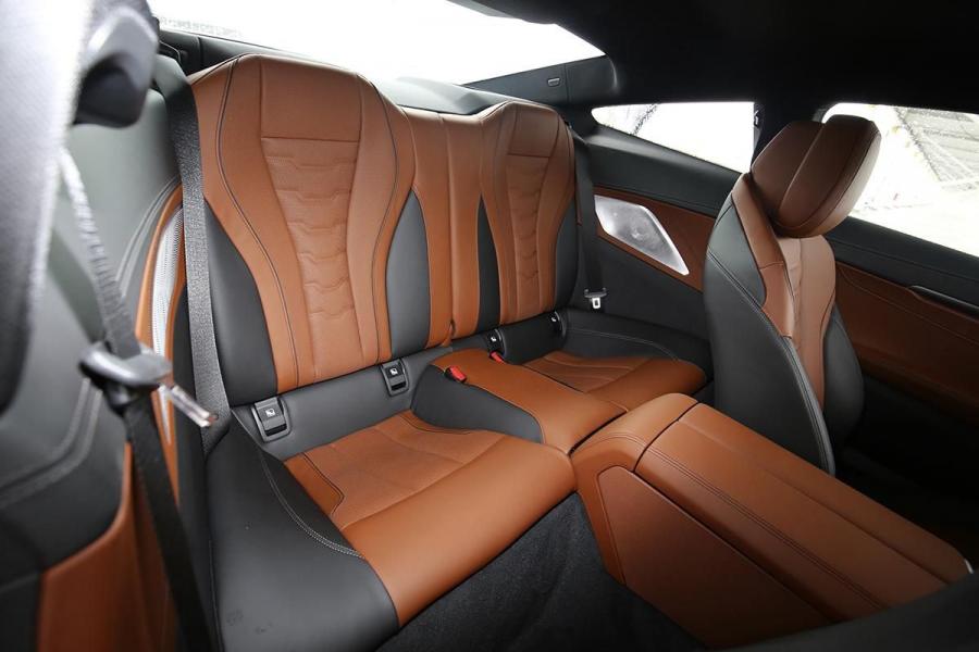 Интерьер BMW M850i xDrive (G15) 2019 года  (JP) (фото 5 из 18)